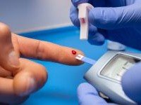 Lecteurs de glycémie, analyseurs urinaires et bilans lipidiques